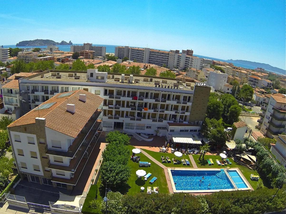 Checkin Flamingo Hotel L'Estartit Bagian luar foto
