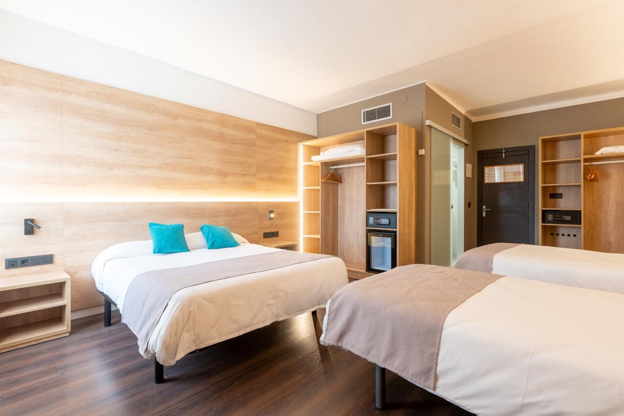 Checkin Flamingo Hotel L'Estartit Bagian luar foto